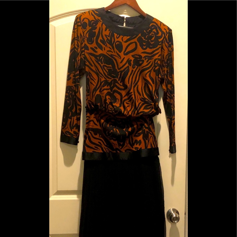 Vintage Flora Kung 100% Silk Beautiful dress